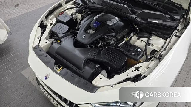 Maserati Ghibli id 3612266 из Кореи 16