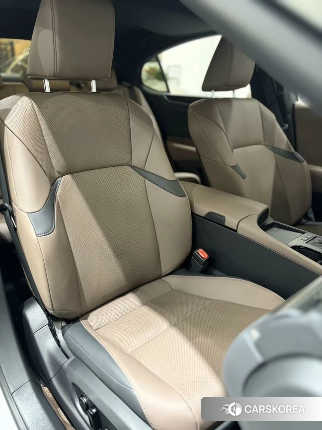 Lexus ES id 4348914 из Китая 10