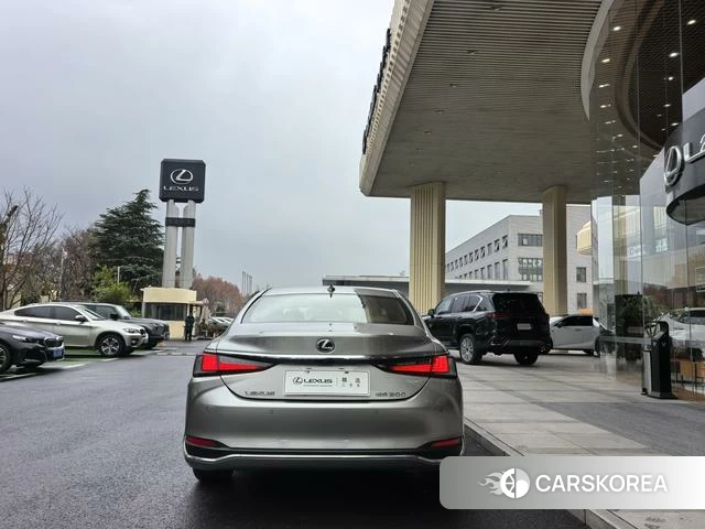 Lexus ES id 4277095 из Китая 13