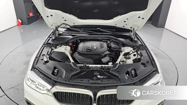 BMW 5 Series (G30) id 3448941 из Кореи 16