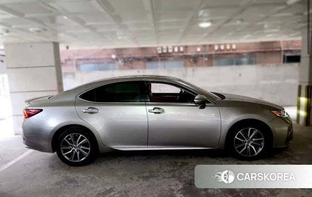 Lexus New ES300h id 3773258 из Кореи 10