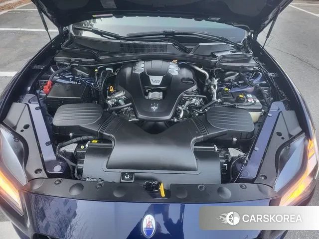 Maserati Quattroporte id 3619197 из Кореи 16