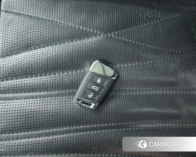Volkswagen Passat PHEV id 4298047 из Китая 16