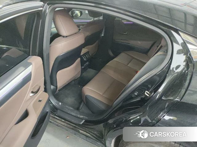 Lexus ES 2025 Черный из Китая, фото 6