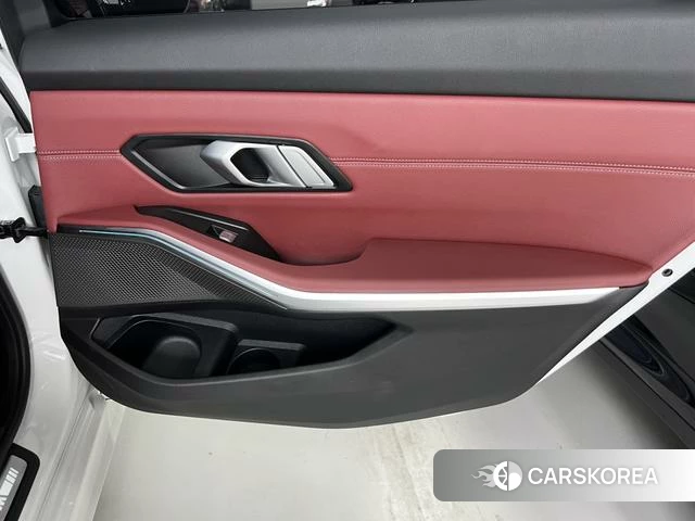 BMW 3 series id 4359370 из Китая 15