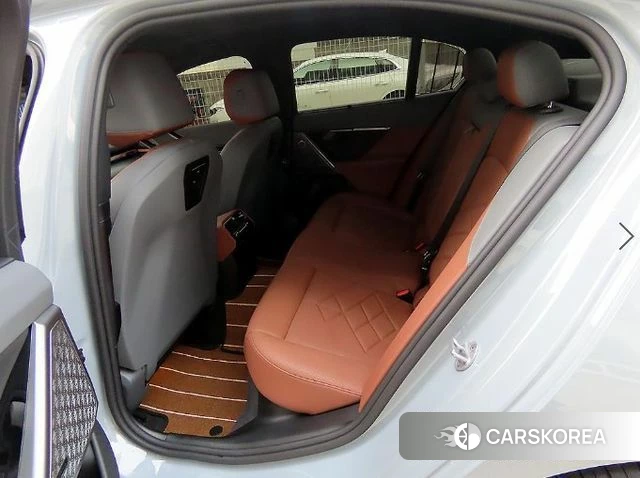 BMW 5 Series (G60) 2025 Серый из Кореи, фото 6