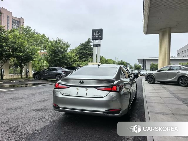 Lexus ES id 4348947 из Китая 14