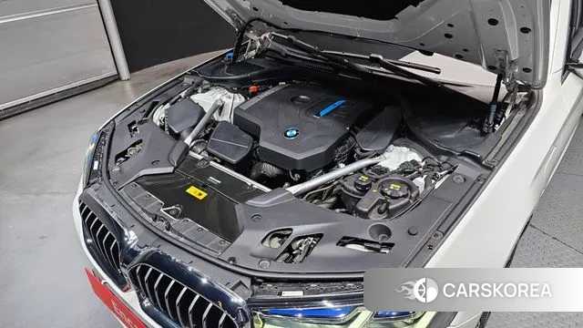 BMW 5 Series (G30) id 3787622 из Кореи 16