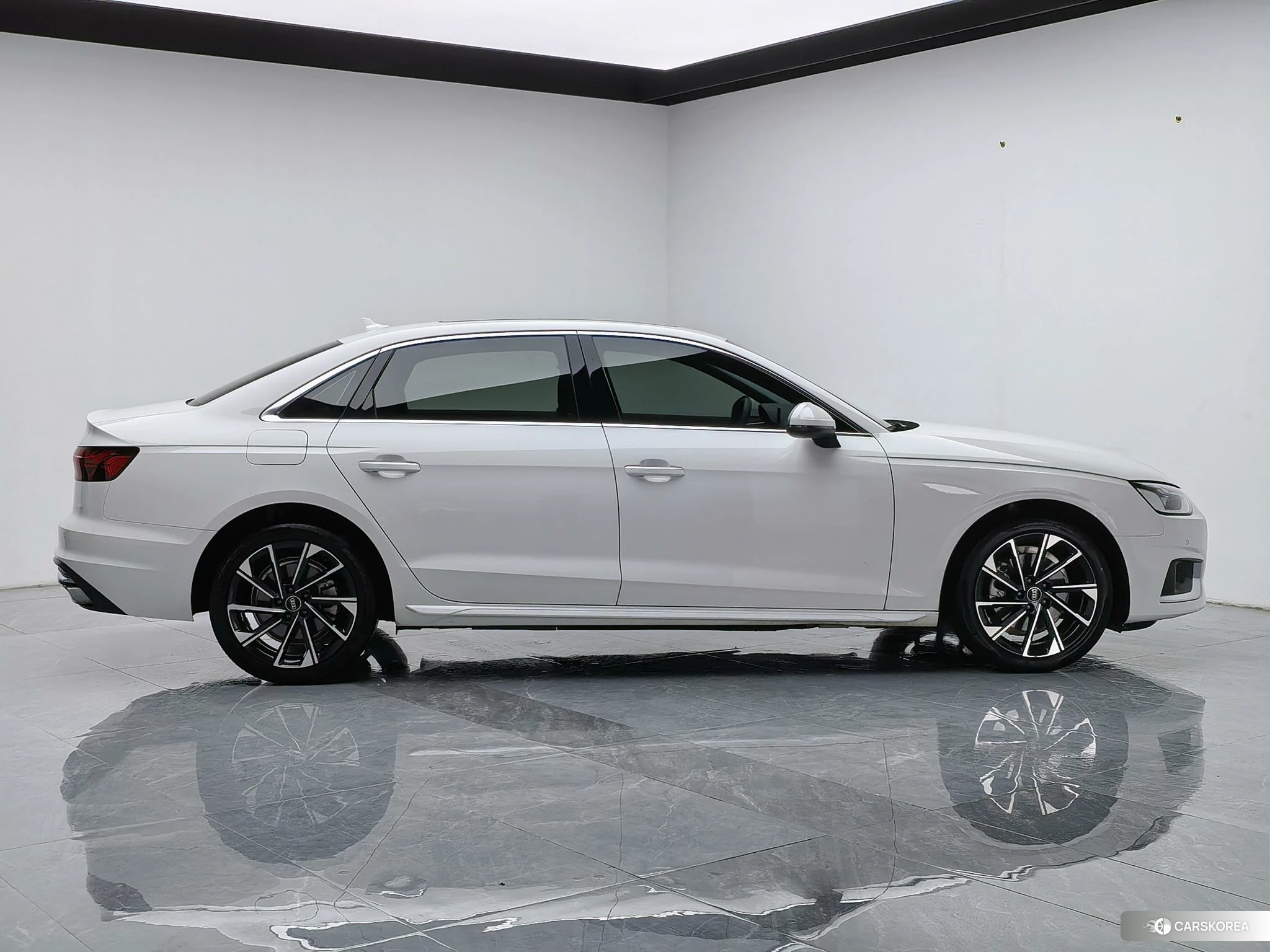 Audi A4L id 4493074 из Китая 16