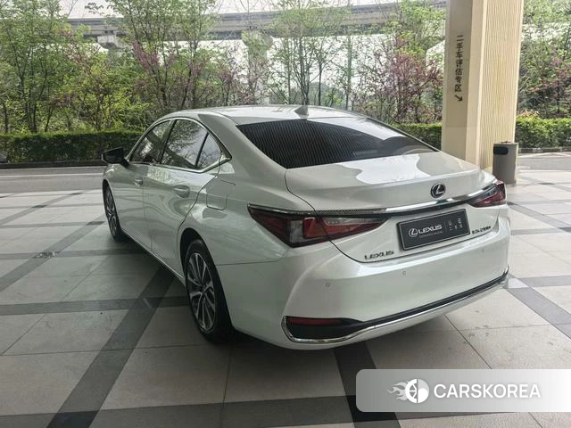 Lexus ES id 4367388 из Китая 15