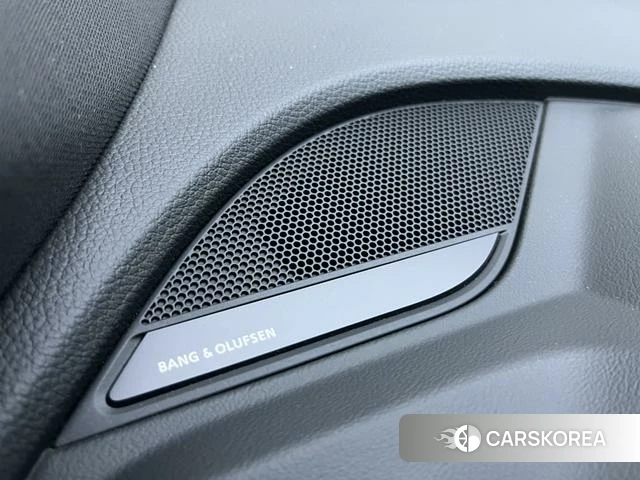 Audi Q5L id 4336221 из Китая 13