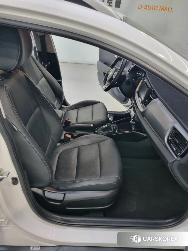 Kia Stonic id 3955384 из Кореи 16