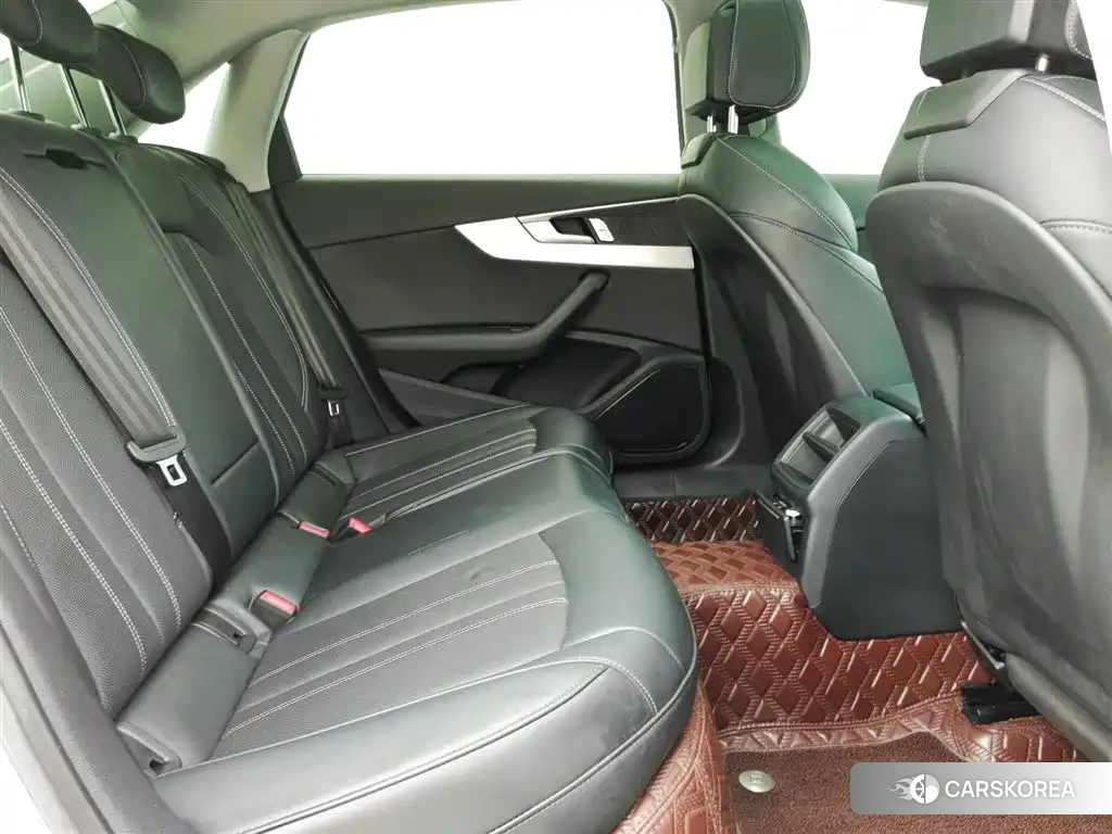 Audi A4L id 4622368 из Китая 15