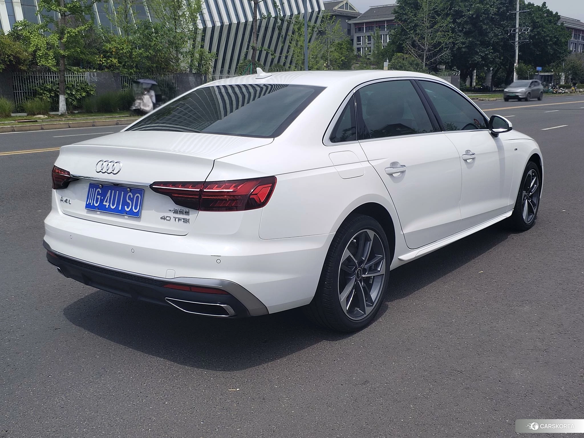 Audi A4L id 4498762 из Китая 9
