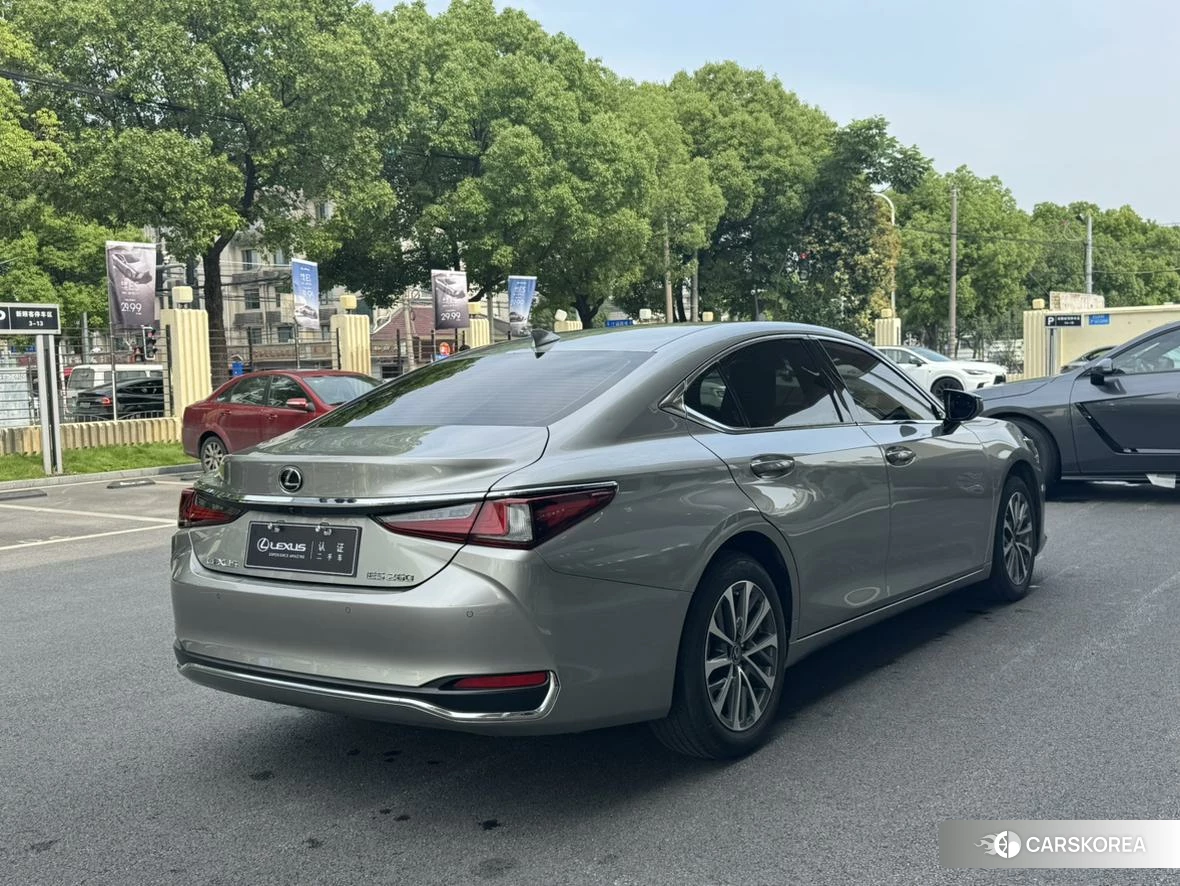 Lexus ES id 4473382 из Китая 14