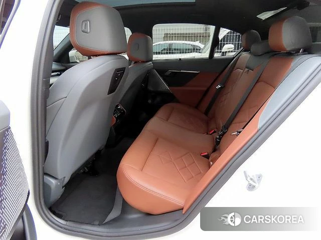 BMW 5 Series (G60) id 3792367 из Кореи 16