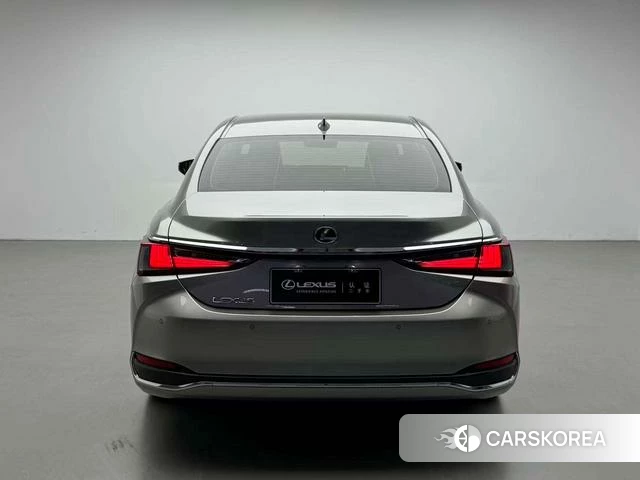 Lexus ES id 4335655 из Китая 16