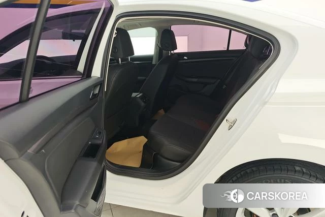 Volkswagen Bora id 4212408 из Китая 13
