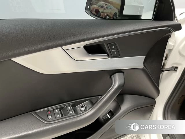 Audi A4L id 4291329 из Китая 14