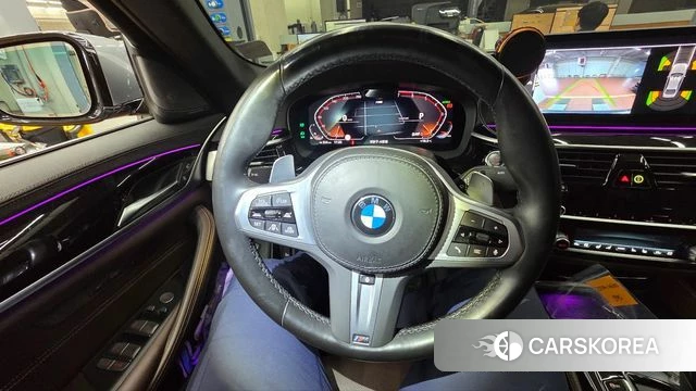 BMW 5 Series (G30) 2022 Серебристо-серый из Кореи, фото 6