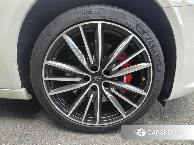 Maserati Quattroporte id 4654201 из Кореи 10