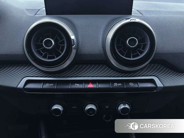 Audi Q2L id 4276473 из Китая 19