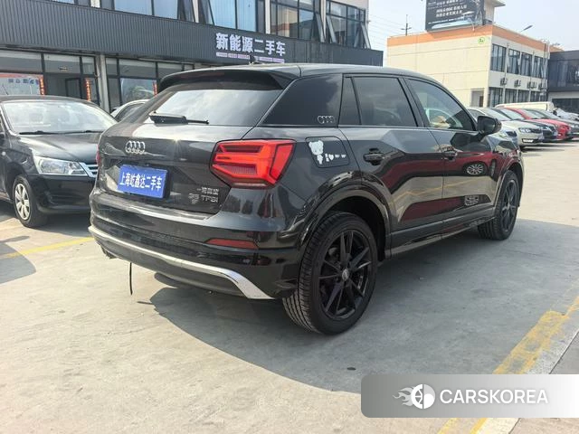 Audi Q2L 2021 Темно-серый из Китая, фото 6