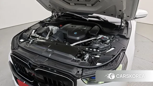 BMW 5 Series (G60) id 3467052 из Кореи 16