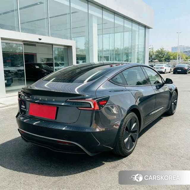 Tesla Model 3 2025 Темно-серый из Китая, фото 6