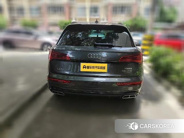 Audi Q5L 2024 Темно-серый из Китая, фото 6