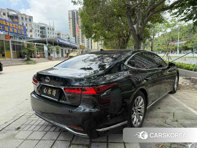 Lexus LS id 4333910 из Китая 14