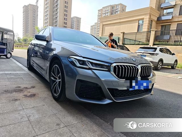 BMW 5 series (imported) 2023 Серебристо-серый из Китая, фото 6