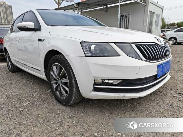 Skoda Octavia 2021 Белый из Китая, фото 6