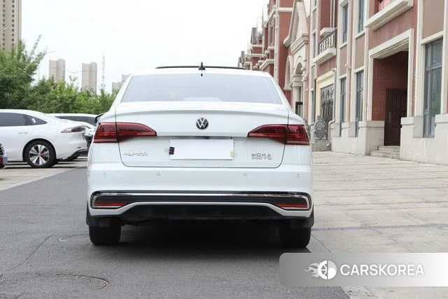 Volkswagen Bora 2023 Белый из Китая, фото 6