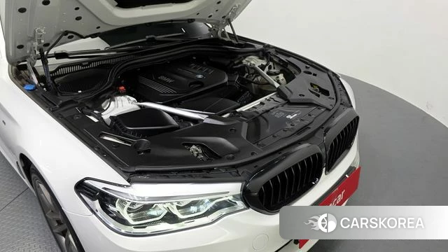 BMW 5 Series (G30) id 3937169 из Кореи 16