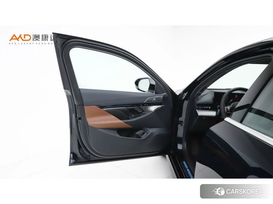 BMW 5 series 2024 Черный из Китая, фото 6