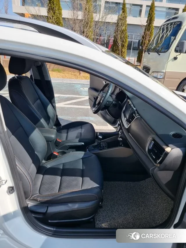 Kia Stonic id 3754322 из Кореи 7