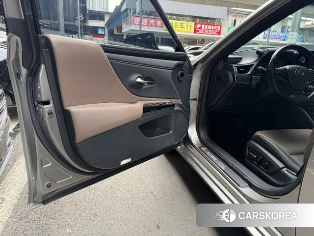Lexus ES id 4279146 из Китая 28