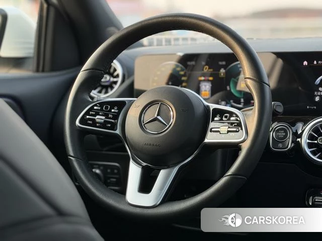 Mercedes-Benz GLA 2023 Белый из Китая, фото 6