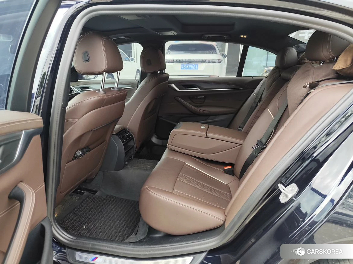 BMW 5 series 2020 Черный из Китая, фото 6