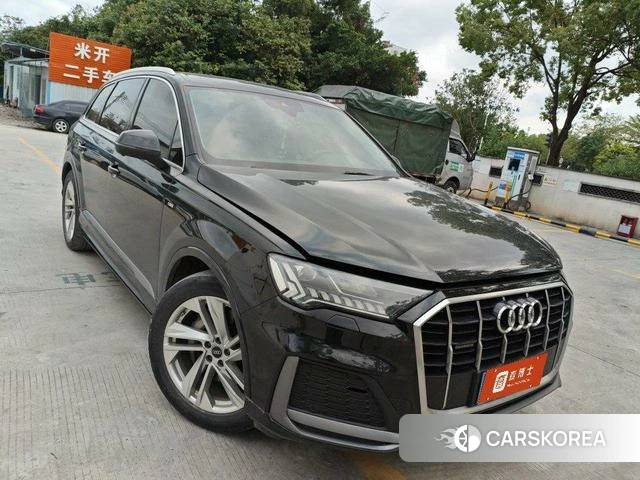 Audi Q7 2022 Черный из Китая, фото 6