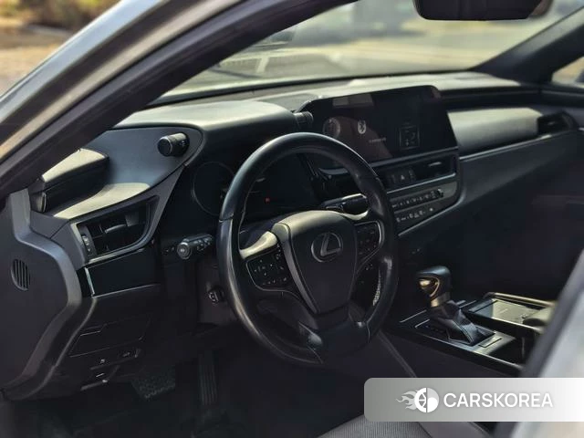 Lexus ES 2022 Серебристо-серый из Китая, фото 6
