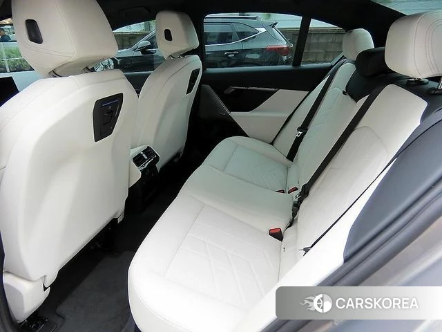 BMW 5 Series (G60) id 4612271 из Кореи 16