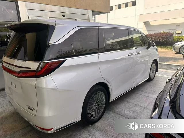 Lexus LM 2025 Белый из Китая, фото 6