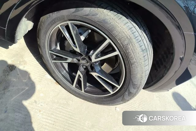 Audi Q5L id 4328996 из Китая 13