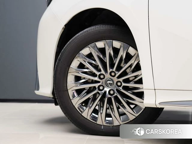 Lexus LM id 4262244 из Китая 13