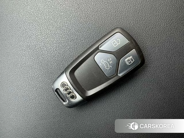 Audi Q5L id 4290468 из Китая 24