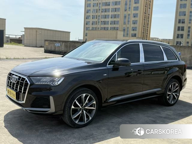 Audi Q7 2021 Черный из Китая, фото 6