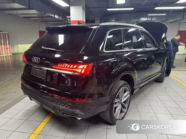 Audi Q7 2024 Черный из Китая, фото 6