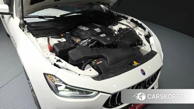 Maserati Ghibli id 4609190 из Кореи 16